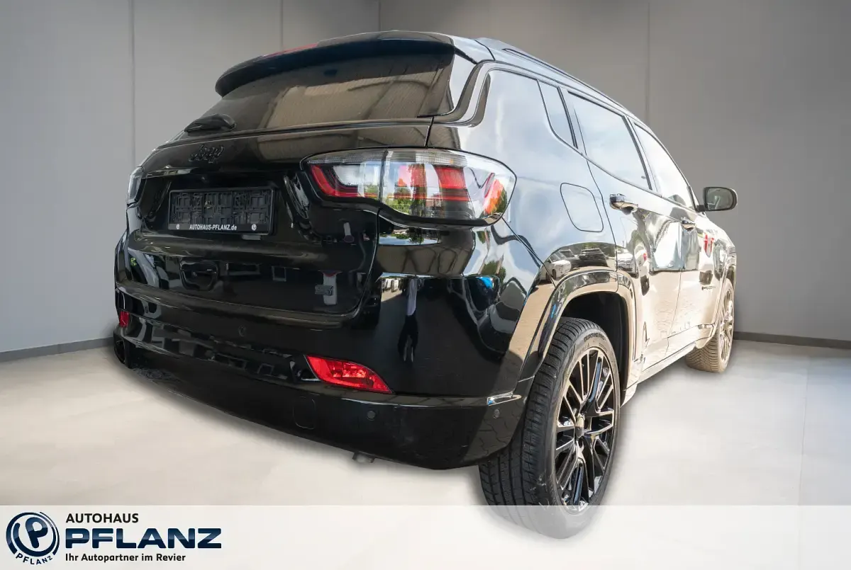 Gebraucht Jeep Compass 131 PS (96 kW) 2024 Schwarz SUV