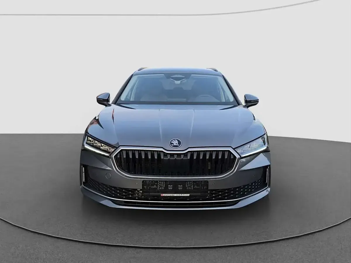 Gebraucht Skoda Superb Selection 204 PS (150 kW) 2025 Grau Kombi