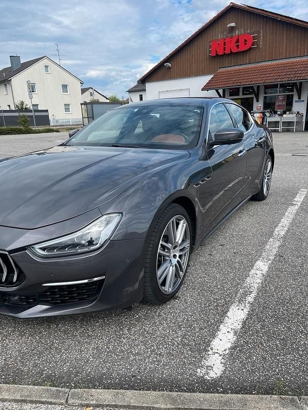 Grau Gebraucht 2017 Maserati Ghibli Coupé | 24.000 € (Guter Preis) - Bild 1/4