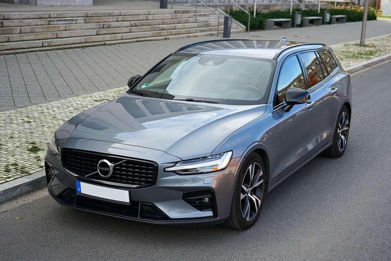 Grau Gebraucht 2021 Volvo V60 R-Design Kombi | 27.500 € (Etwas zu teuer) - Bild 1/4