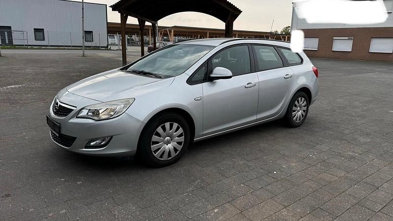 Gebraucht Opel Astra 140 PS (102 kW) 2012 Silber Kombi