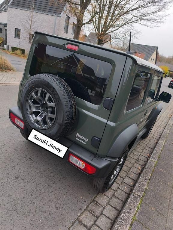 Neu Suzuki Jimny 102 PS (75 kW) 2025 Grün SUV