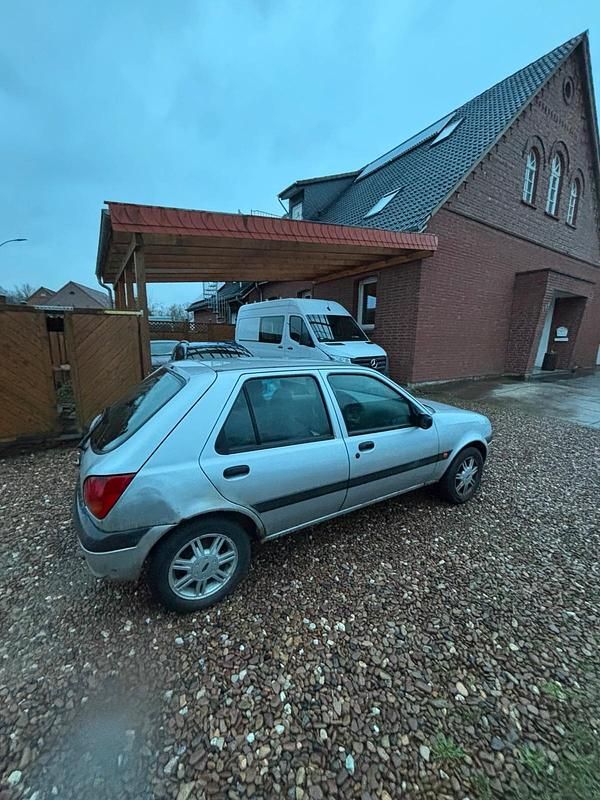 Gebraucht Ford Fiesta 75 PS (55 kW) 2000 Silber Kleinwagen