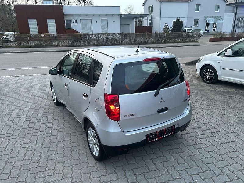 Gebraucht Mitsubishi Colt Inform 95 PS (69 kW) 2009 Silber Kleinwagen