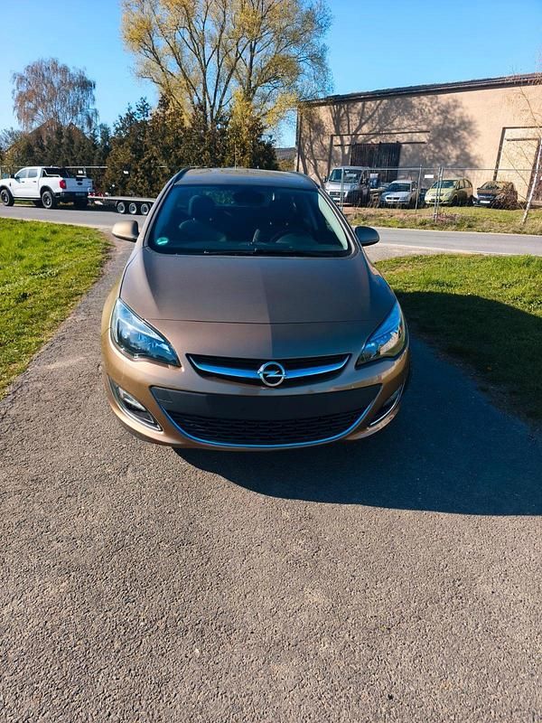 Gebraucht Opel Astra 140 PS (102 kW) 2013 Braun Kombi
