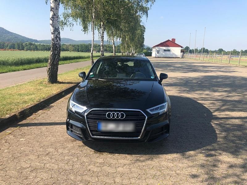 Gebraucht Audi A3 Sportback 116 PS (85 kW) 2017 Schwarz Kleinwagen