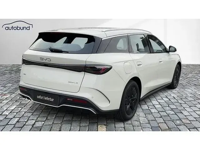 Używany BYD Seal Boost 184 KM (135 kW) 2025 Beżowy Kombi
