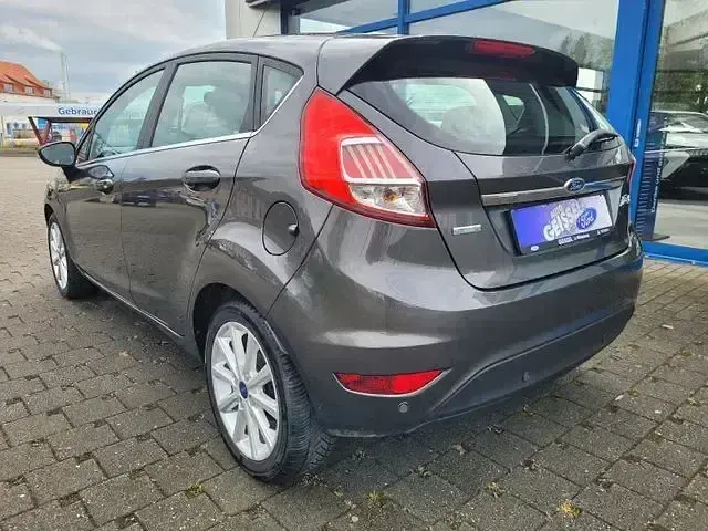 Gebraucht Ford Fiesta Titanium 101 PS (74 kW) 2016 Grau Kleinwagen