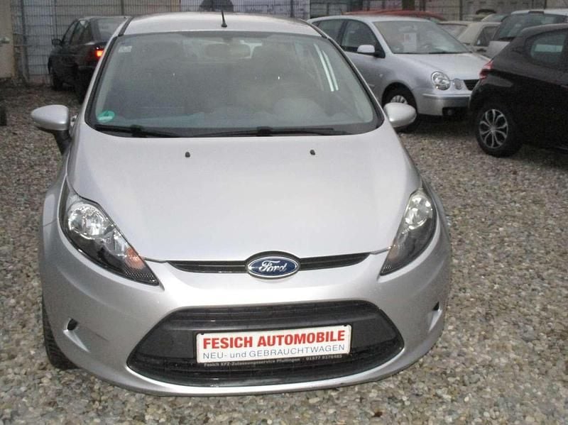 Polarsilber metallic Gebraucht 2010 Ford Fiesta Trend Kleinwagen | 3.950 € - Bild 1/4