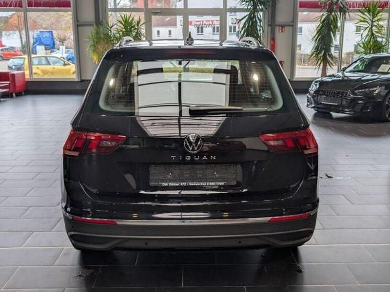 Gebraucht VW Tiguan Life 150 PS (110 kW) 2022 Schwarz SUV