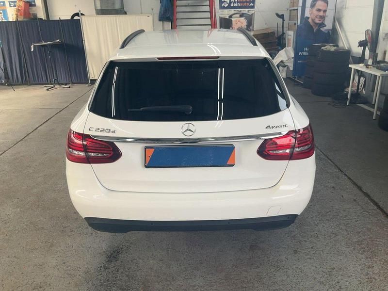 Gebraucht Mercedes C220 194 PS (142 kW) 2019 Weiß Kombi