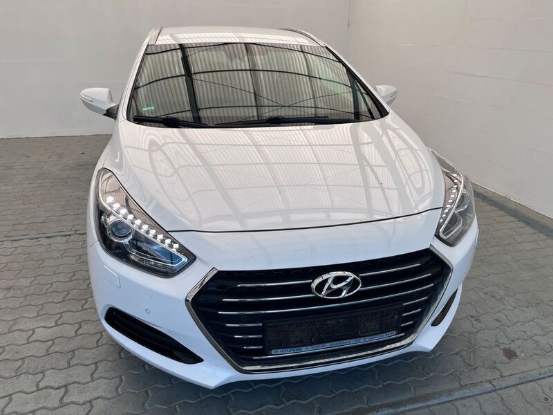 Weiß Gebraucht 2018 Hyundai i40 Premium Kombi | 14.990 € (Fairer Preis) - Bild 1/4