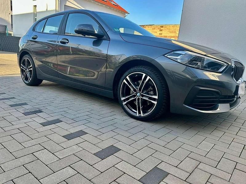 Gebraucht BMW 118 Advantage 140 PS (102 kW) 2020 Grau Kleinwagen