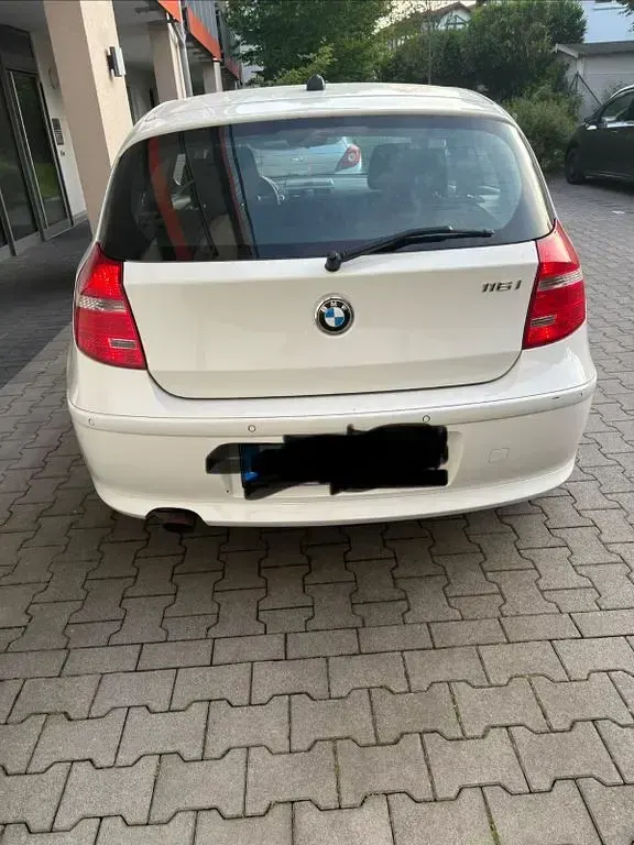 Gebraucht BMW 116 122 PS (89 kW) 2011 Weiß Kleinwagen