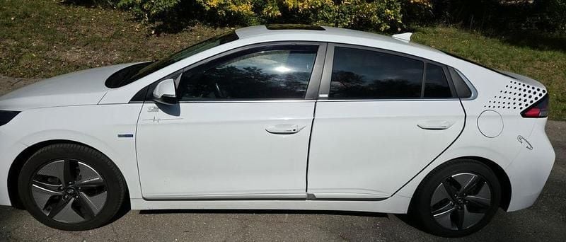Gebraucht Hyundai Ioniq Premium 141 PS (103 kW) 2020 Weiß Kleinwagen
