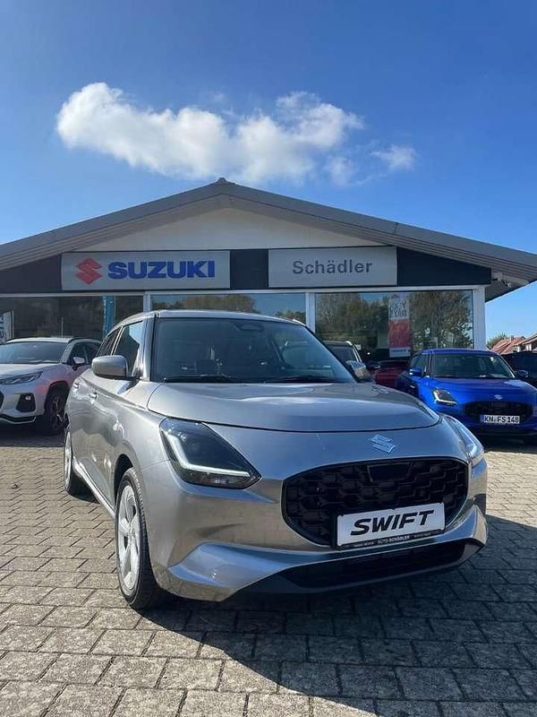 Silber Neu 2025 Suzuki Swift Comfort Kleinwagen | 21.500 € - Bild 1/4