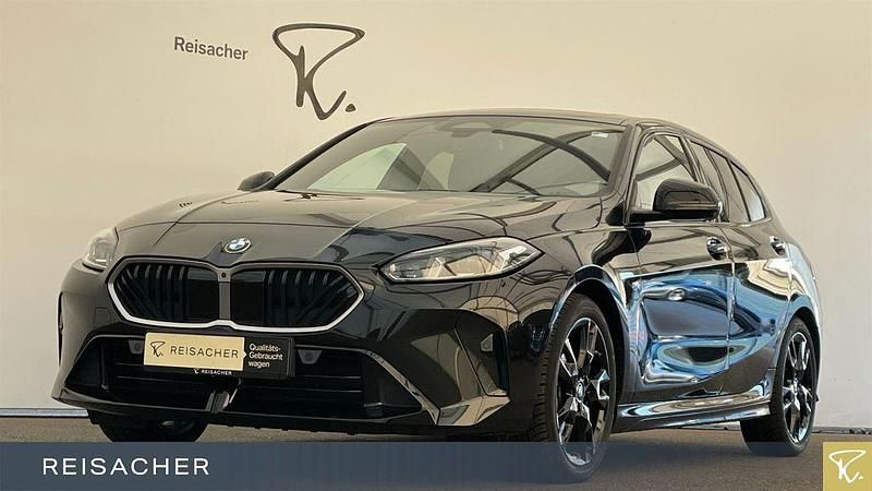 Saphirschwarz Gebraucht 2024 BMW 120 Shadowline Kleinwagen | 36.749 € (Fairer Preis) - Bild 1/4