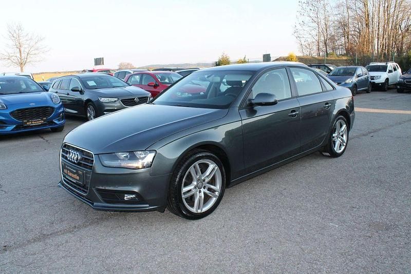 Gebraucht Audi A4 Attraction 170 PS (125 kW) 2012 Grau Limousine