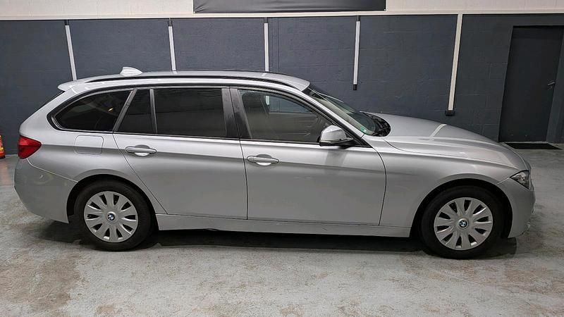 Gebraucht BMW 318 150 PS (110 kW) 2016 Silber Kombi