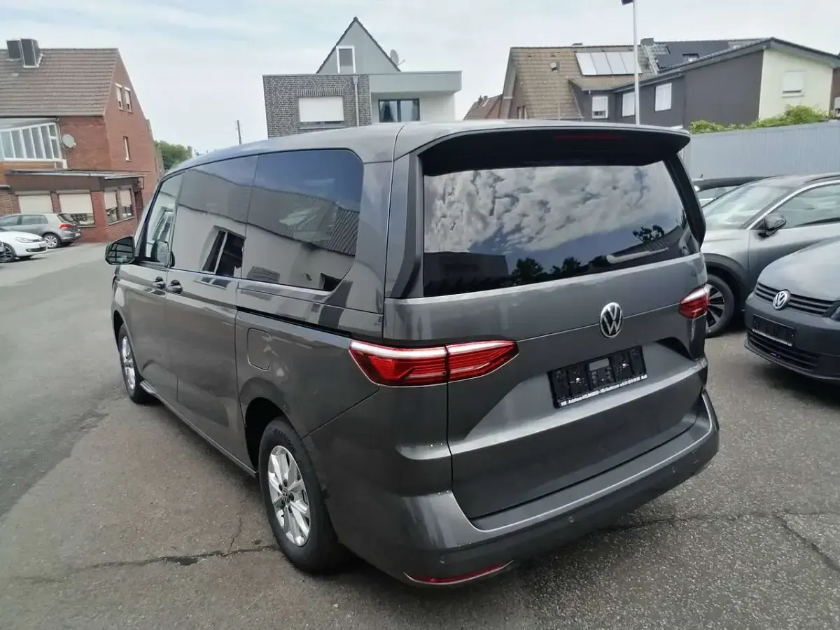 Neu VW Multivan Basis 150 PS (110 kW) 2026 Indiumgrau metallic Van / Kleinbus