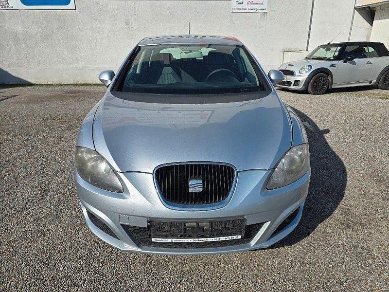 Second-hand Seat Leon Ecomotive 105 CP (77 kW) 2011 Argintiu Hatchback