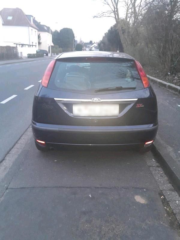 Gebraucht Ford Focus Ghia 116 PS (85 kW) 2002 Blau Kleinwagen