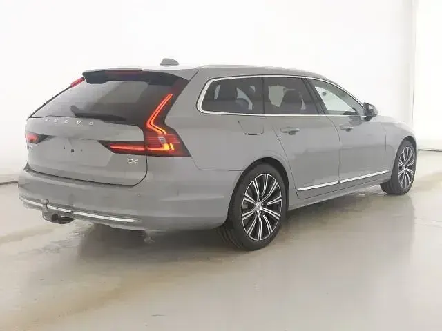 Gebraucht Volvo V90 Plus 197 PS (144 kW) 2024 Vapour grey / metallic Kombi
