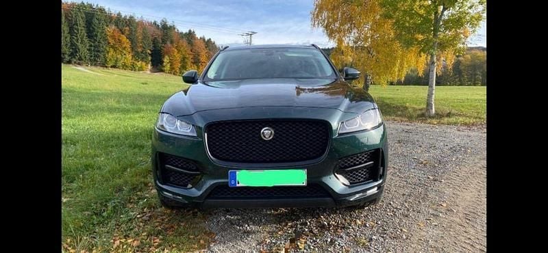 Grün Gebraucht 2017 Jaguar F-Pace R-Sport SUV | 18.900 € (Superpreis) - Bild 1/4
