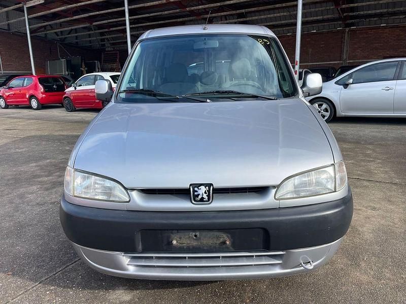 Gebraucht Peugeot Partner 109 PS (80 kW) 2002 Silber Van / Kleinbus