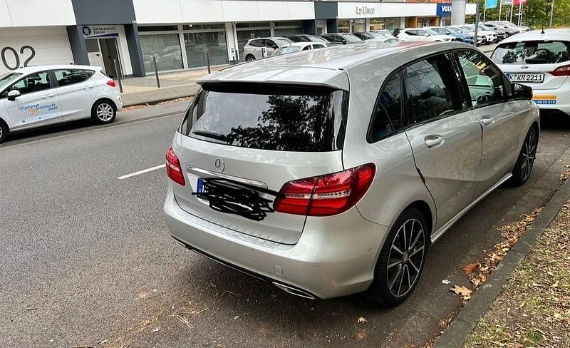 Gebraucht Mercedes B180 Edition 109 PS (80 kW) 2016 Silber Kleinwagen