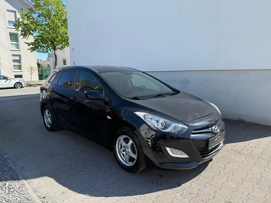 Gebraucht Hyundai i30 Classic 90 PS (66 kW) 2013 Schwarz Kombi