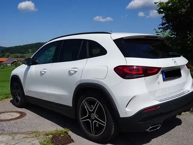 Gebraucht Mercedes GLA250 AMG line 224 PS (164 kW) 2020 Weiß SUV