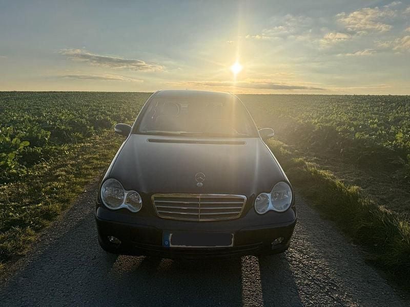 Blau Gebraucht 2004 Mercedes C180 Classic Limousine | 2.799 € (Guter Preis) - Bild 1/4