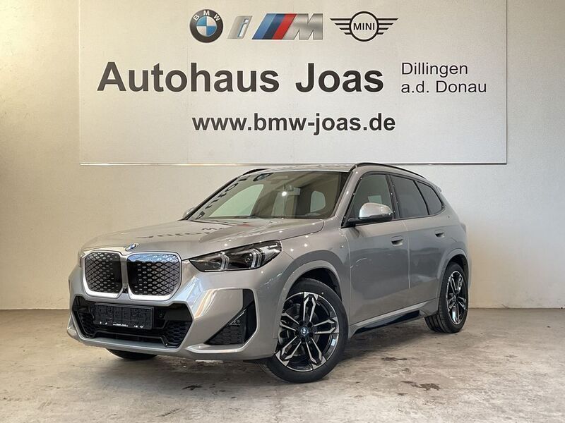 Silber Gebraucht 2025 BMW iX1 M Sport SUV | 56.500 € (Teuer) - Bild 1/4