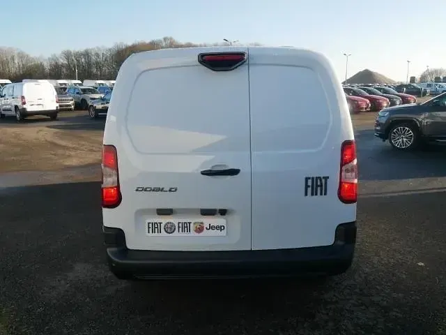 Neu Fiat Doblò 131 PS (96 kW) 2025 Gelato weiß Van / Kleinbus