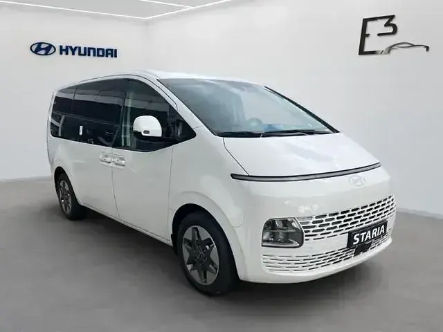 Gebraucht Hyundai Staria Signature 225 PS (165 kW) 2025 Creamy white Van / Kleinbus