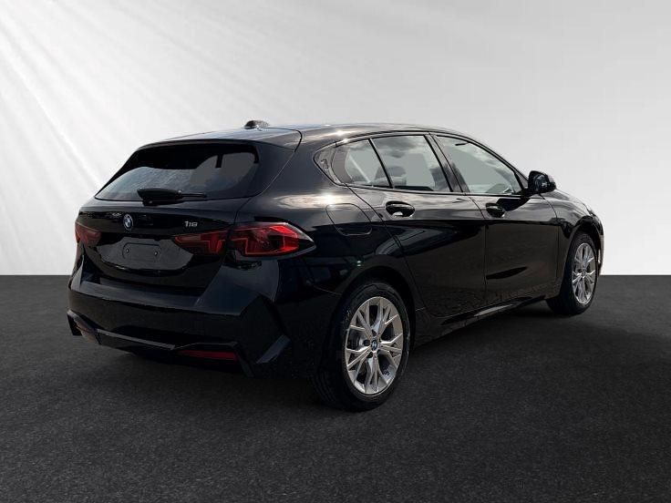 Nowe BMW 116 122 KM (89 kW) 2026 Czarny Hatchback