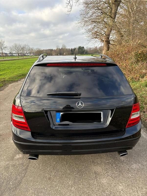 Gebraucht Mercedes C300 231 PS (169 kW) 2011 Schwarz Kombi