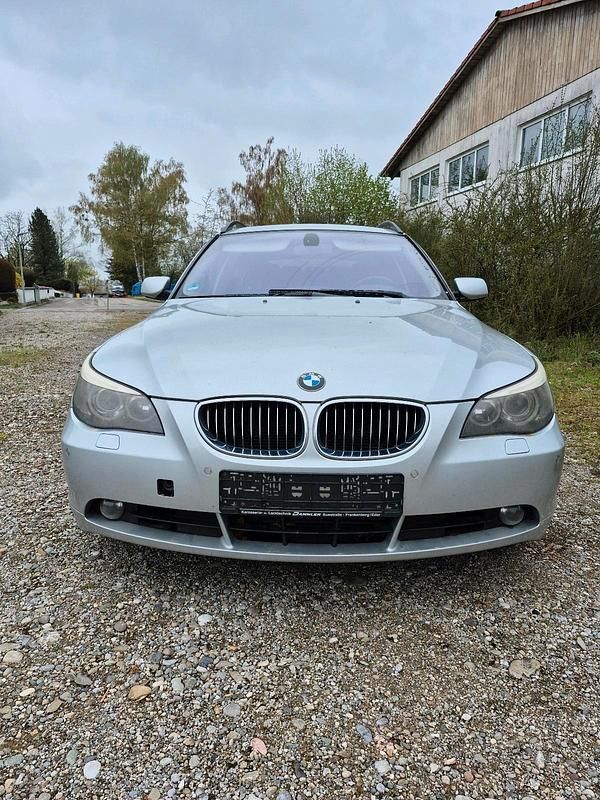 Gebraucht BMW 530 231 PS (169 kW) 2006 Silber Kombi