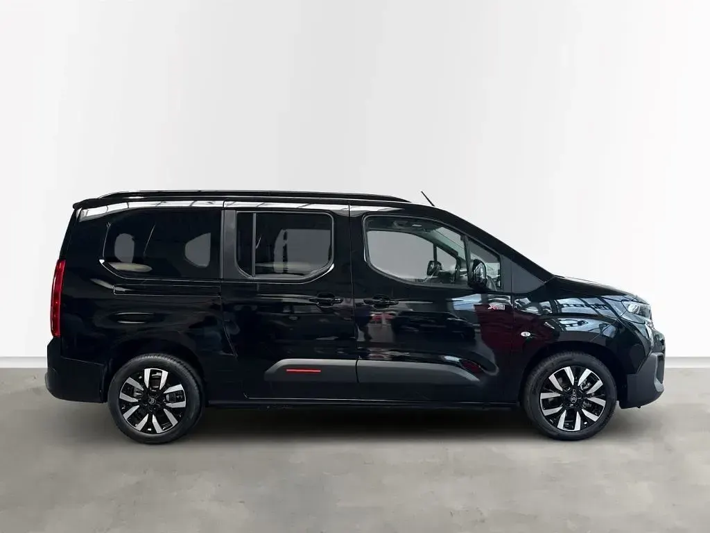 Neu Citroën Berlingo XTR 131 PS (96 kW) 2026 Schwarz Van / Kleinbus