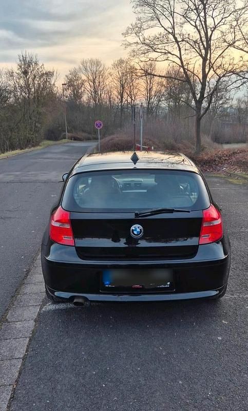 Gebraucht BMW 116 116 PS (85 kW) 2010 Schwarz Kleinwagen