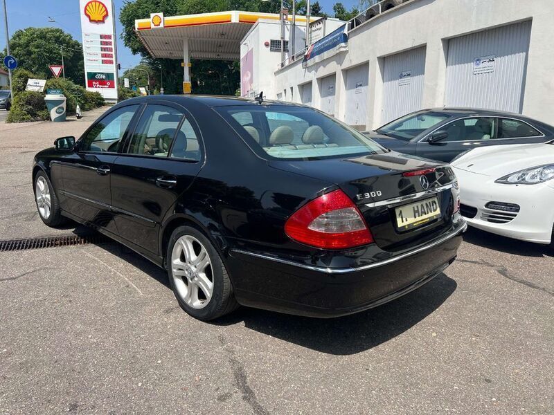 Gebraucht Mercedes E300 211 PS (155 kW) 2008 Obsidianschwarz  metalliclack (metallic) Limousine
