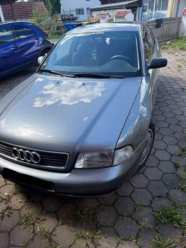 Grau Gebraucht 1995 Audi A4 Limousine | 1.450 € - Bild 1/4
