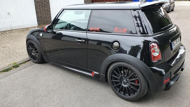 Gebraucht Mini John Cooper Works 210 PS (154 kW) 2011 Schwarz Kleinwagen