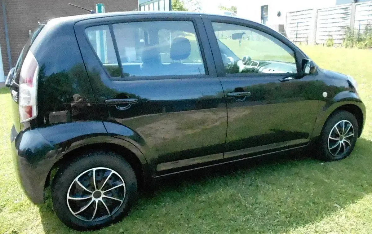 Gebraucht Daihatsu Sirion 87 PS (63 kW) 2007 Schwarz Kleinwagen