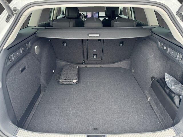 Neu Skoda Superb Selection 150 PS (110 kW) 2025 Weiß Kombi