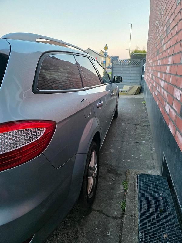 Gebraucht Ford Mondeo 150 PS (110 kW) 2008 Silber Kombi