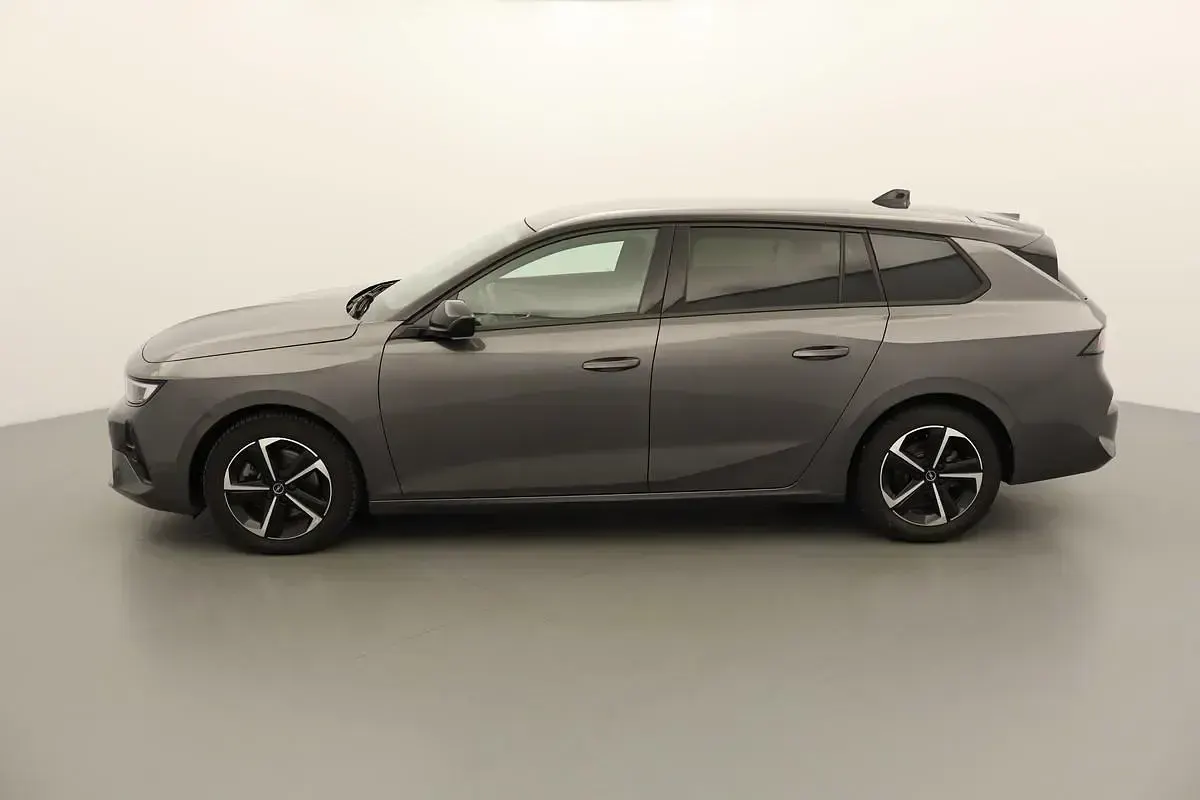 Gebraucht Opel Astra 137 PS (100 kW) 2025 Vulkan grey Kleinwagen