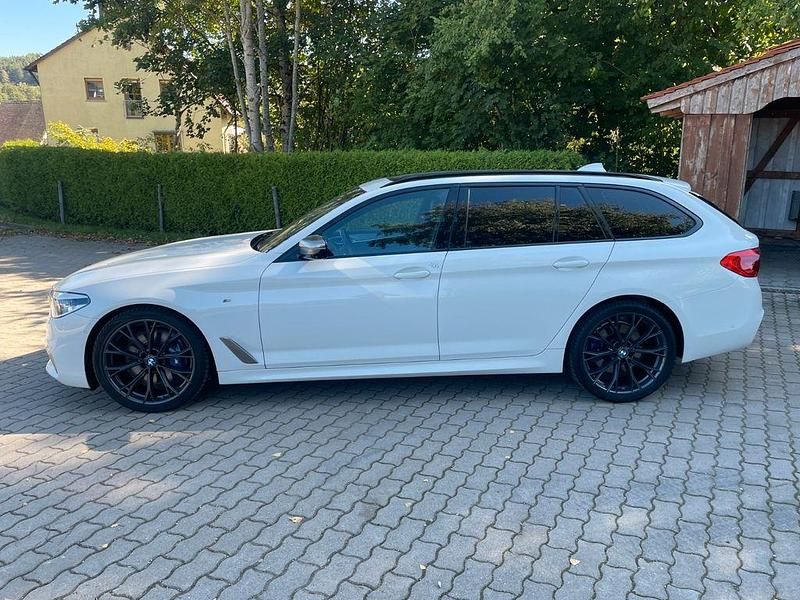 Gebraucht BMW M550 Performance 400 PS (294 kW) 2019 Weiß Limousine