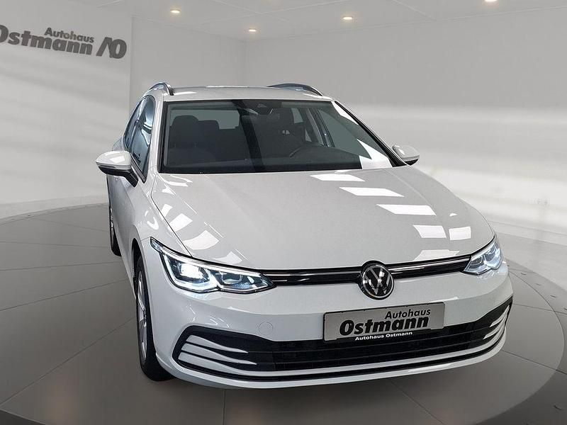 Gebraucht VW Golf VIII Life 150 PS (110 kW) 2023 Pure white Kombi